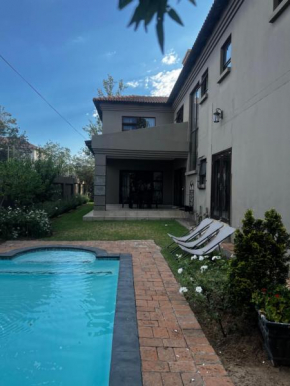Fourways Luxurious 5-Bed Home